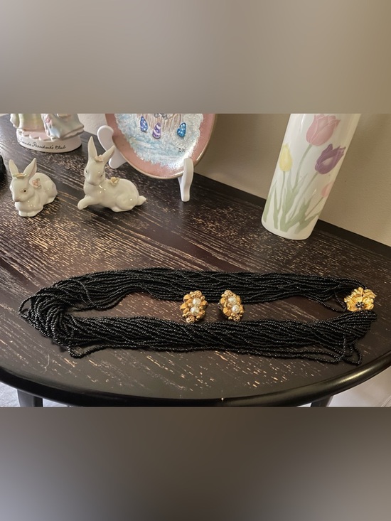 Vintage Seed Bead Multi-Strand Necklace with Gold Flower Accent & earrings - Picture 5 of 5